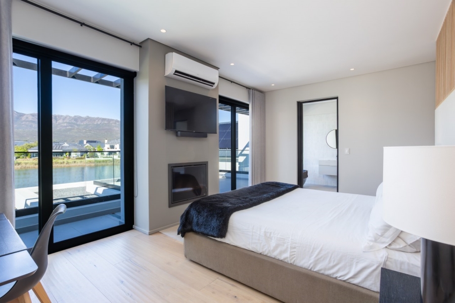 4 Bedroom Property for Sale in Val De Vie Estate Western Cape